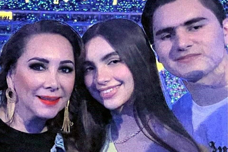 Ruth Leal, Regina y André Muñoz Leal