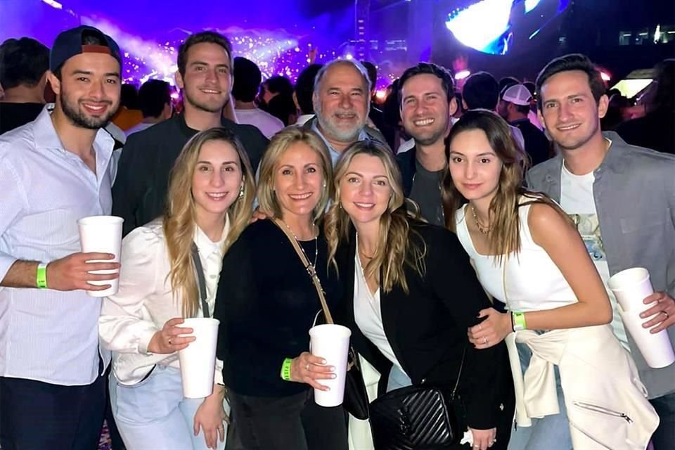 Mauricio Bernáldez, Mauricio Guajardo, Gerardo Guajardo, Daniel Guajardo, Jerry Guajardo,<br>Nora Guajardo, Nora Andrade de Guajardo, Mariana de la Garza y Ana Caty Cantú