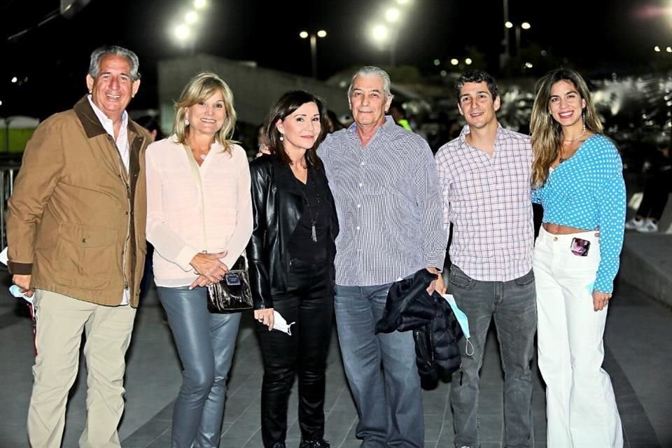 Manuel Garza Tijerina, Paty Ortiz, Flori Garza, Genaro Villarreal, Mauricio Villarreal y Minerva Castellanos