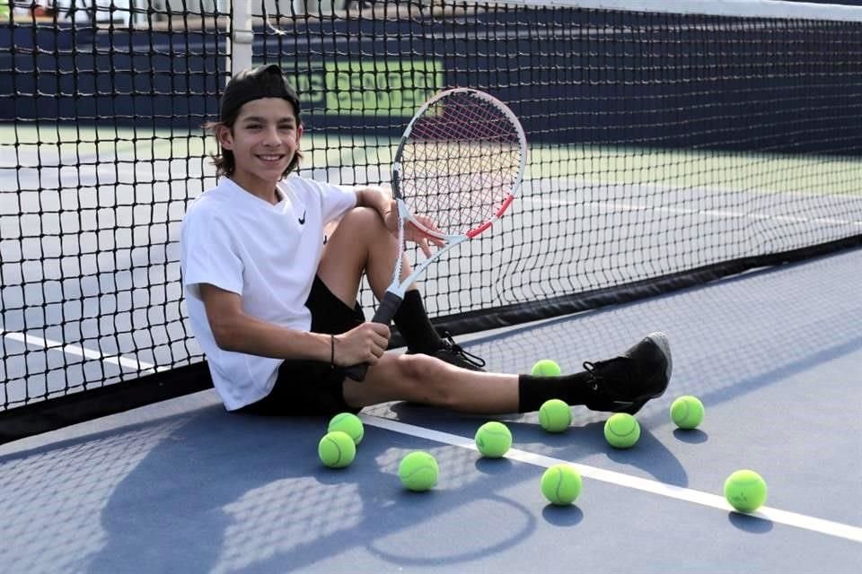 El pequeño asegura que día a día disfruta su entrenamiento desde que llega al recinto.