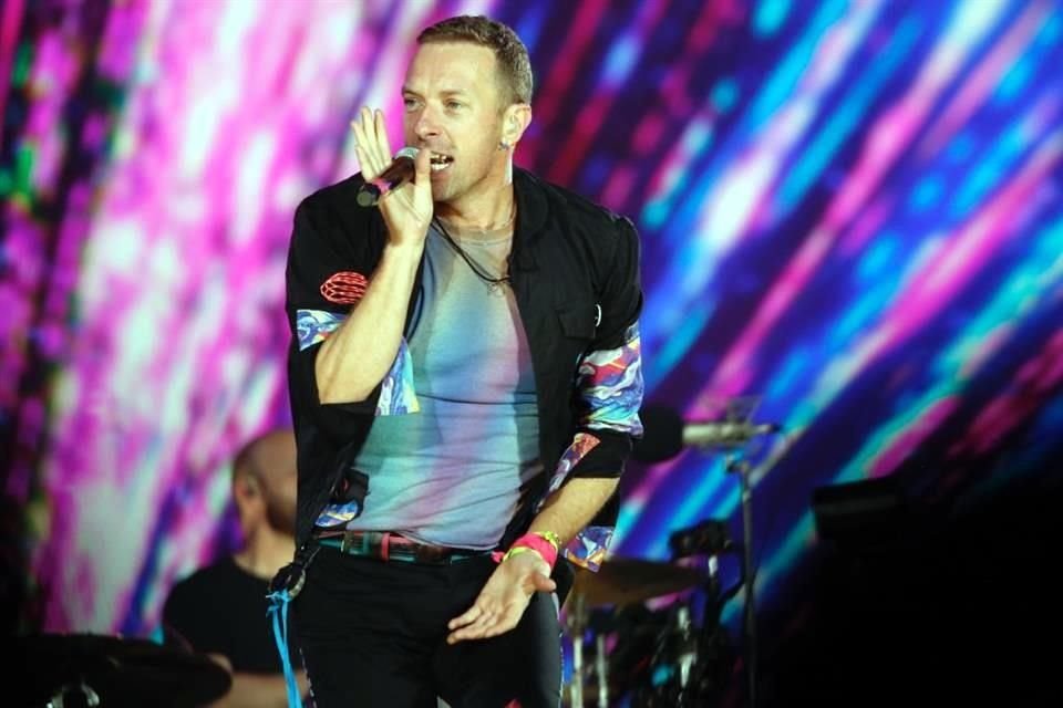 La agrupación británica Coldplay ofreció este domingo una noche llena de color y hermandad, en el primero de sus cuatro shows en la CDMX.