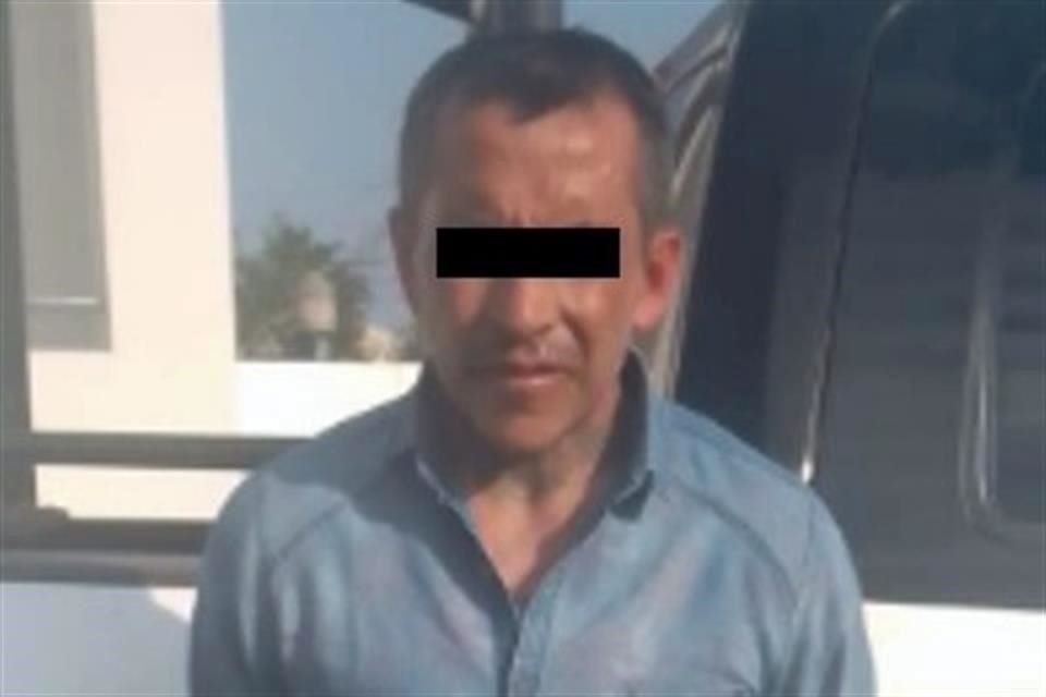 Una fuente policiaca dijo que la mujer salía de su trabajo cuando fue abordada por su ex pareja, Andrés Gilberto M., de 46 años.