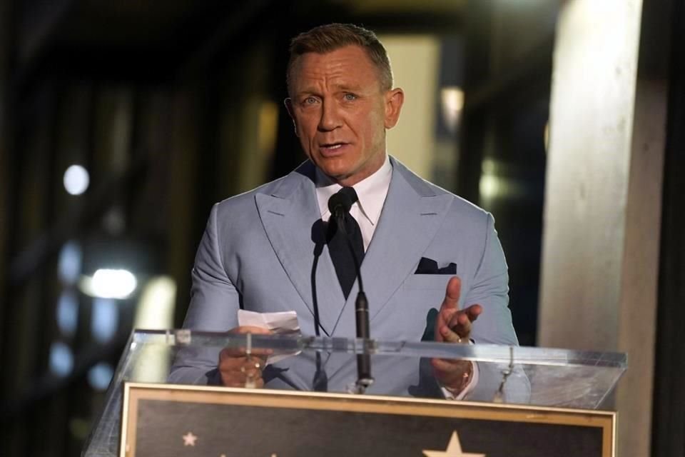 Un par de funciones previas de 'Macbeth', protagonizada por Daniel Craig en Broadway, se cancelaron debido a que el actor contrajo Covid-19.