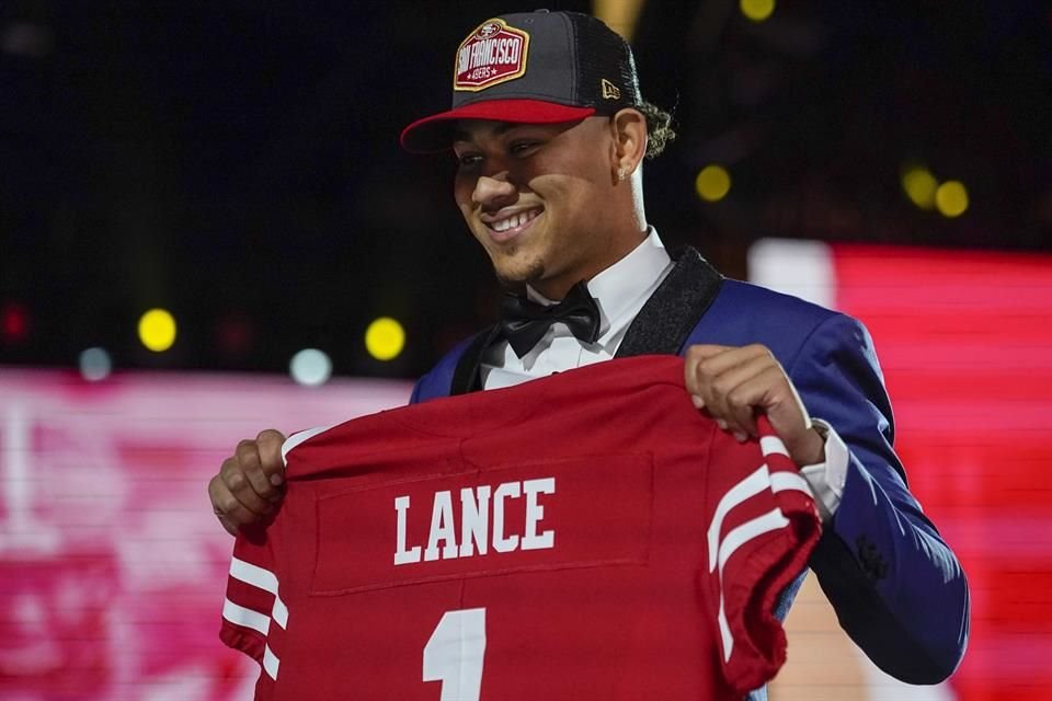 San Francisco se decantó por Trey Lance pese a también tener en el radar a Mac Jones.