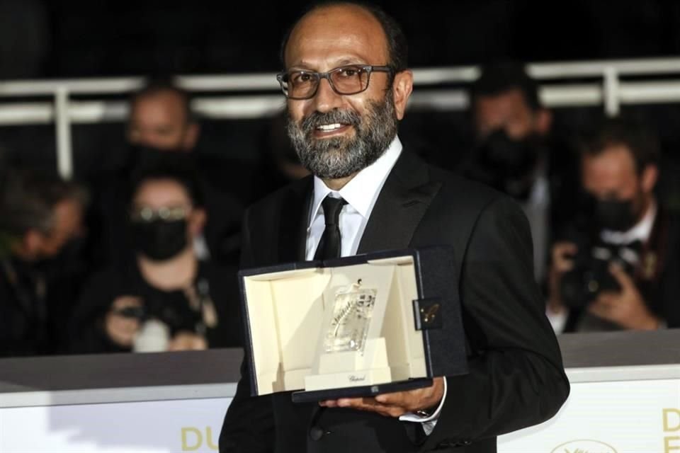 El reconocido director iraní nominado al Óscar, Asghar Farhadi, fue declarado culpable de plagiarle a un ex alumno la historia de un filme.