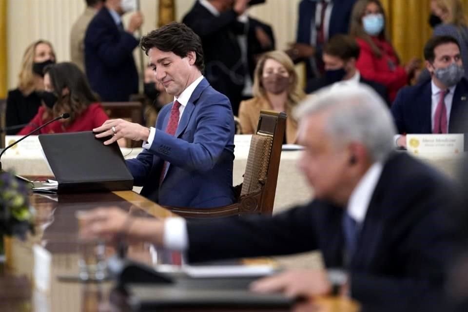 Durante la llamada con AMLO, Justin Trudeau defendió la inversión privada canadiense en el sector energético en México, informó Ottawa.