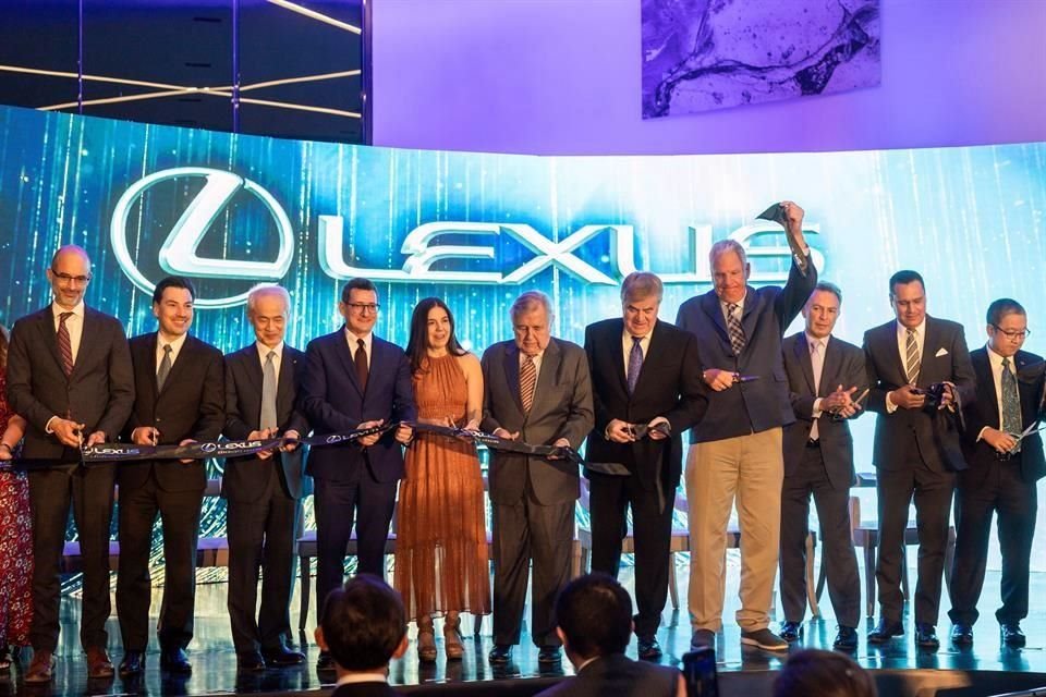 Tradicional corte de listón de Lexus Monterrey.