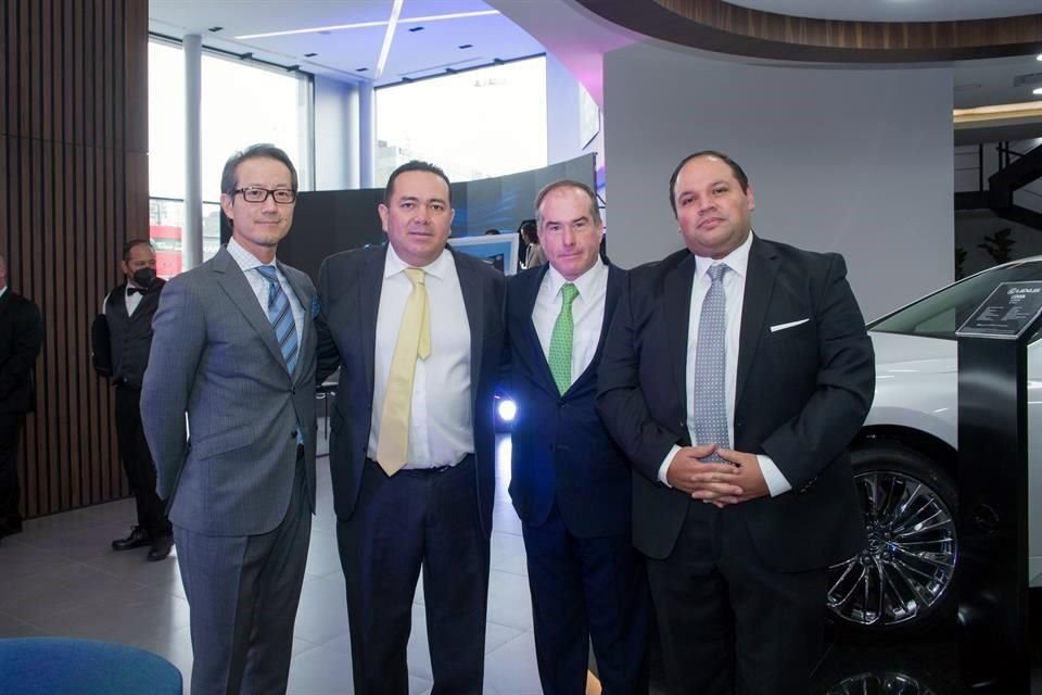 Tak Kuga, Juan Mejía, Alejandro del Hoyo y Augusto Gómez.
