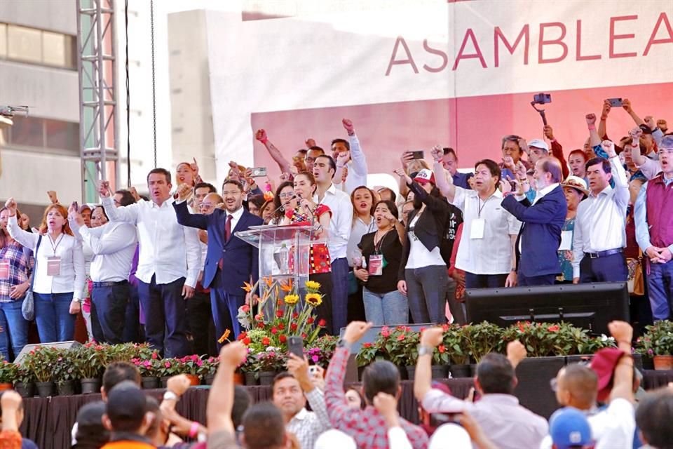 El INE ordenó a 18 funcionarios, entre ellos Sheinbaum, frenar el proselitismo que realizan a favor de AMLO en el proceso de consulta de revocación.