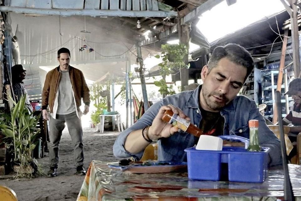 Produce Eugenio Derbez '¿Y Cómo es Él?' una comedia sobre infidelidades, pasiones y vínculos inesperados.