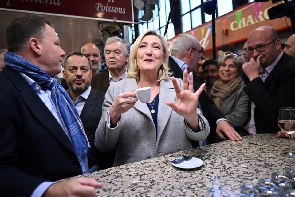 La campaña de Marine Le Pen ha sido de mucho contacto con la gente.