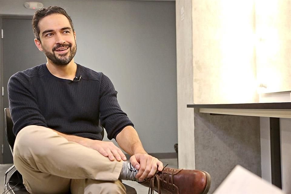 Alfonso Herrera se une al elenco de 'Rebel Moon' bajo la dirección de Zack Snyder.