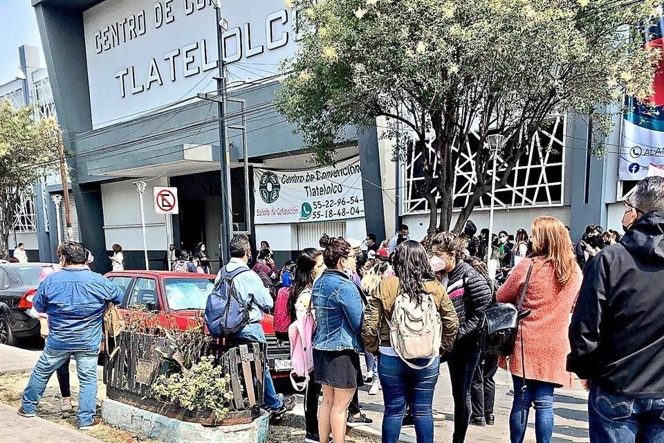 Martí Batres, Secretario de Gobierno de la CDMX, se reunió ayer con cientos de operadores morenistas en el Centro de Convenciones de Tlatelolco.