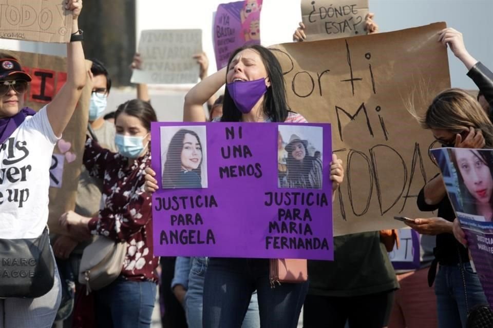 Mujeres protestan, en el Centro, por las desapariciones de mujeres en NL.