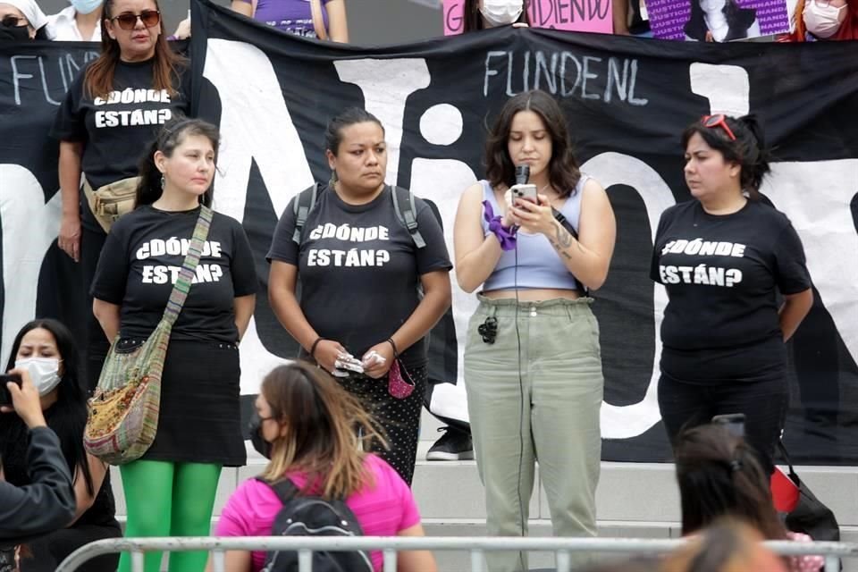 Mujeres protestan, en el Centro, por las desapariciones de mujeres en NL.