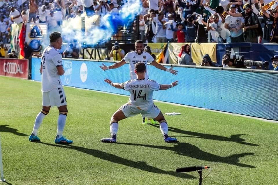 Javier Hernández abrió el marcador al minuto 13.