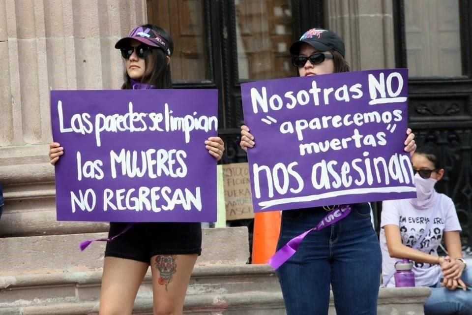 Por segundo día consecutivo, ciudadanos exigen justicia por desaparecidos en Nuevo León.