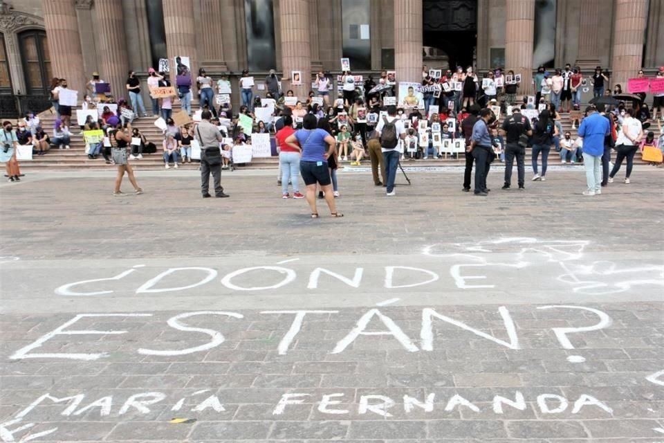 Por segundo día consecutivo, ciudadanos exigen justicia por desaparecidos en Nuevo León.