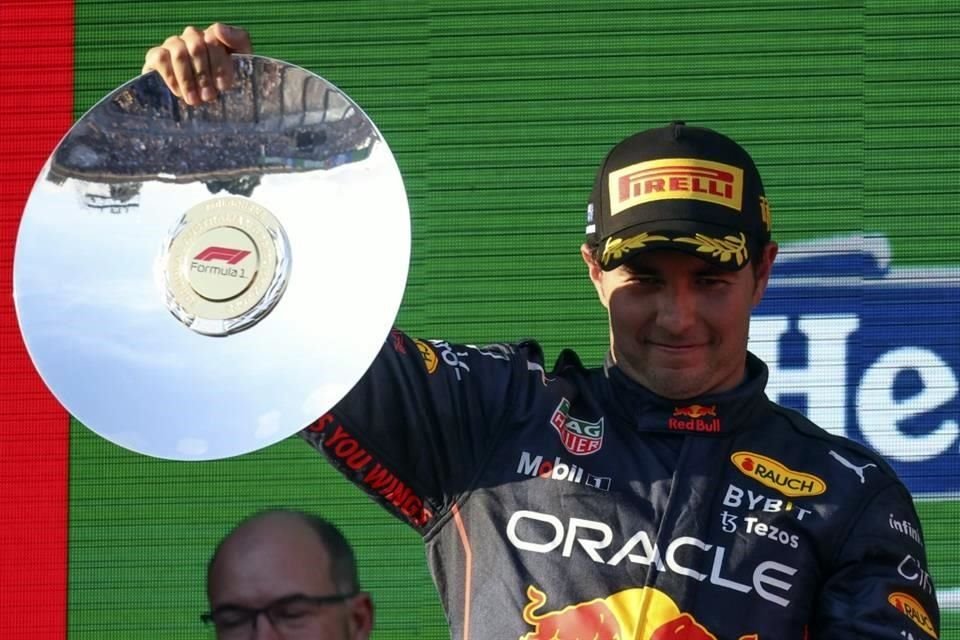 Pese al gran trabajo que ha hecho Sergio Pérez con Red Bull, aún no tiene asegurada su continuidad para la próxima campaña.