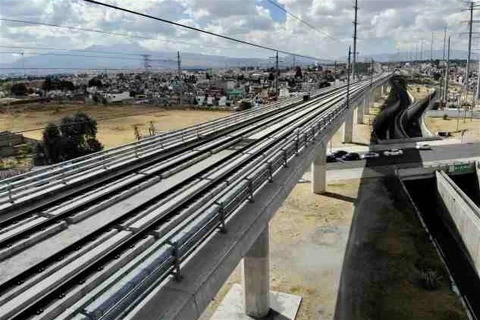 Será instalada la tercera pieza de la celosía 1, una estructura metálica de 253 toneladas y 44 metros de longitud que dará continuidad al viaducto elevado del tren.