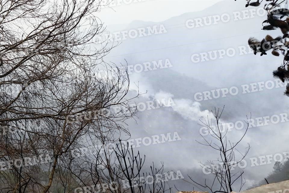 De permanecer el viento, el fuego podría extenderse hacia La Ngalera.