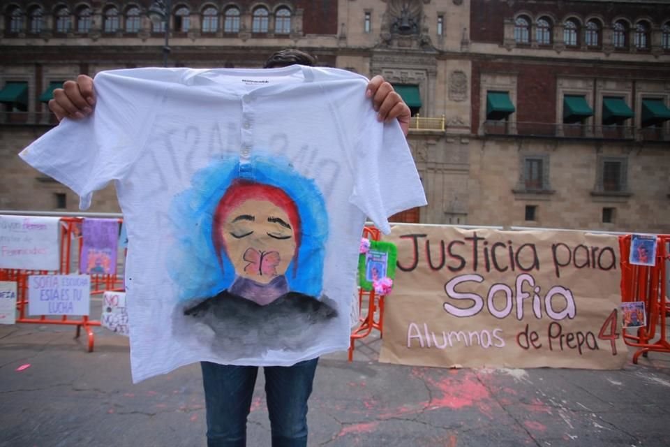 Marcha por Sofía, quien murió por intoxicación, tras acudir a una fiesta de Prepa 4.