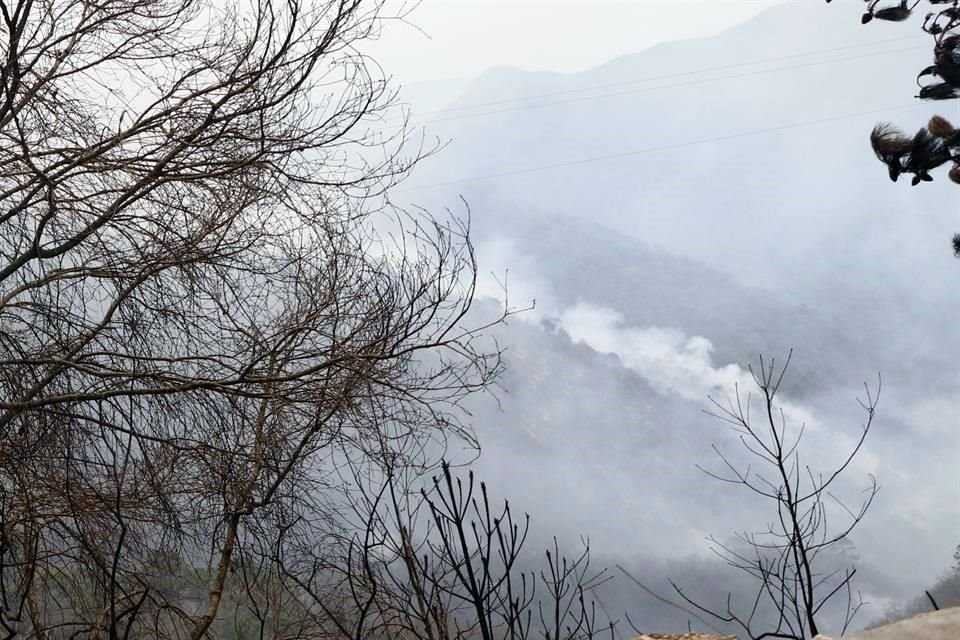 El incendio en la Sierra de Santiago alcanzó al Parque El Manzano.<br>
