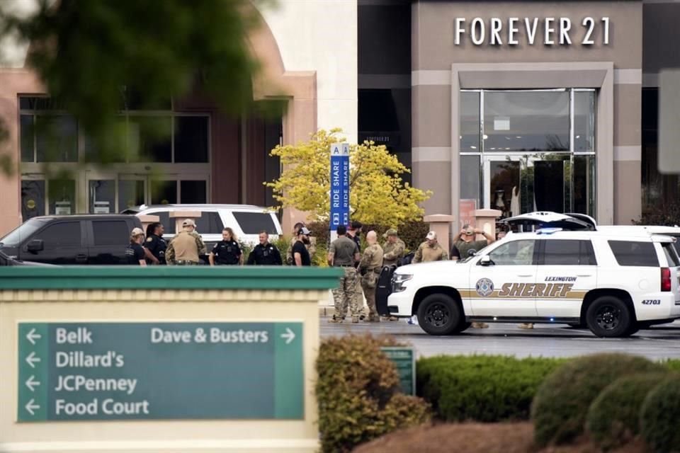 Al menos 12 personas heridas fue el saldo que dejó tiroteo en centro comercial de Carolina del Sur, EU; hay 3 detenidos, informó Policía.