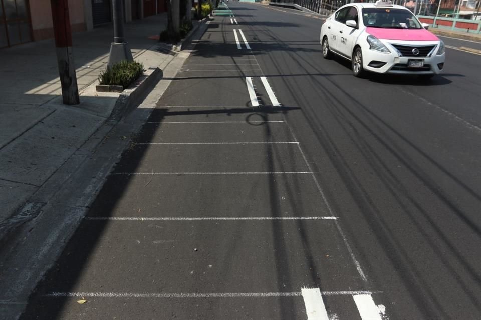 La ciclovía de Avenida Eduardo Molina desapareció al ser reencarpetada, por lo que ciclistas piden el balizamiento.