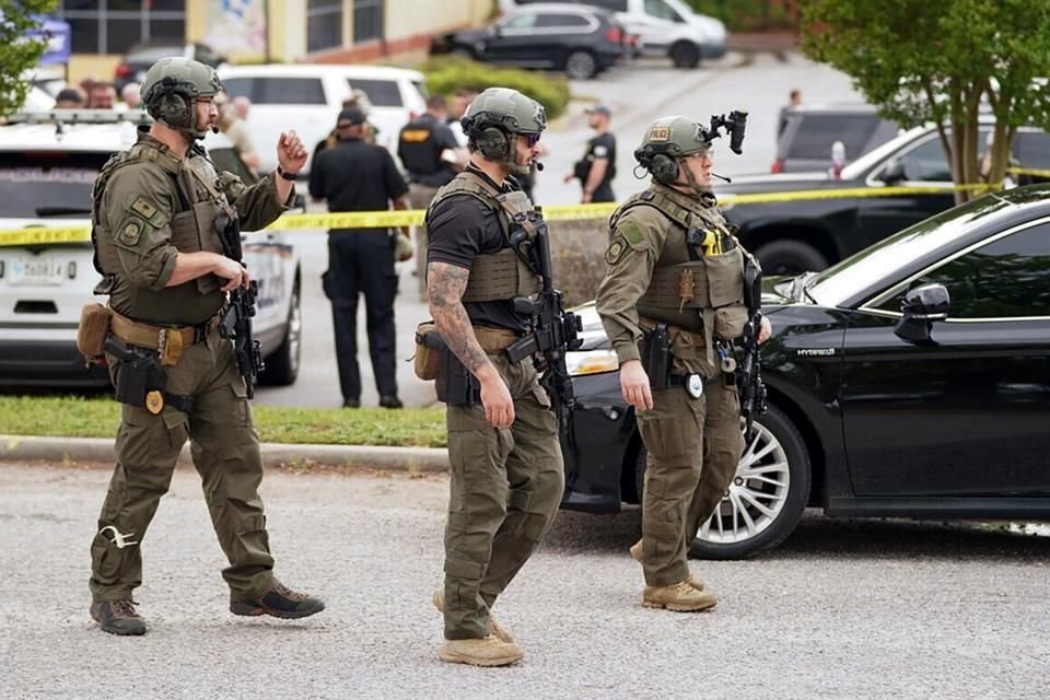 Las autoridades investigaban ayer el tiroteo en un centro comercial de Columbia, Carolina del Sur.