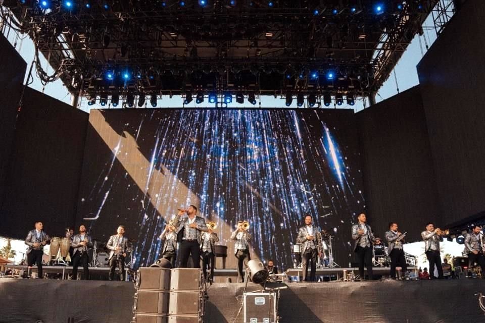 Tras dos años de espera por la pandemia, la Banda MS por fin logró cumplir su sueño de actuar en el festival de Coachella, este domingo.