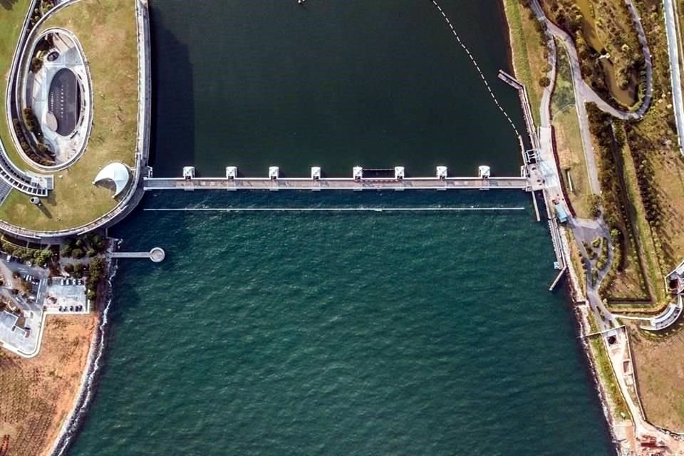Sin abastecimiento natural de agua potable, Singapur es el ejemplo más avanzado sobre reciclaje y aprovechamiento de los caudales.
