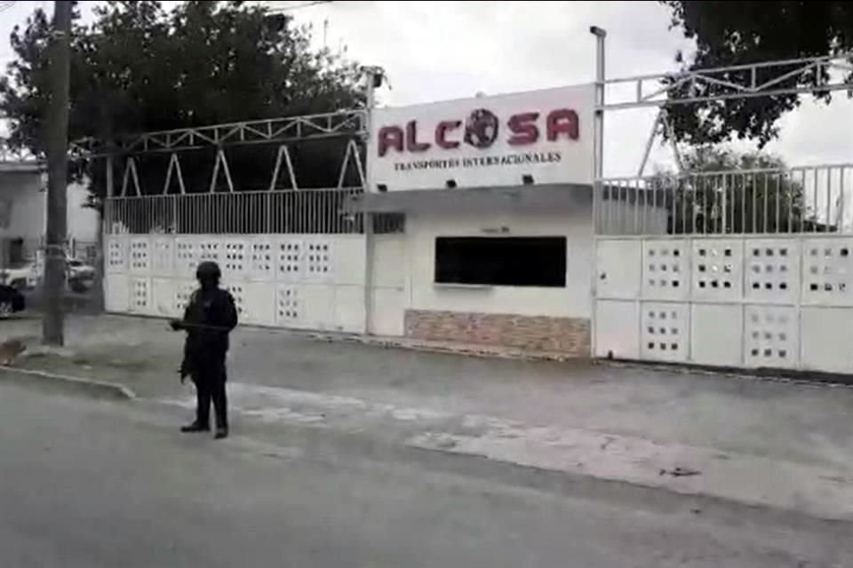 La empresa denominada Alcosa Transportes Internacionales, está ubicada en el kilómetro 15 y medio de la Carretera a Laredo, en la Colonia Nueva Castilla, en Escobedo. 