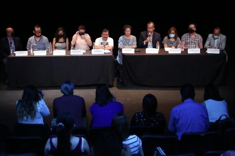 Funcionarios del Centro Cultural Helénico y de diversas instituciones estatales ofrecieron este lunes una conferencia de prensa.