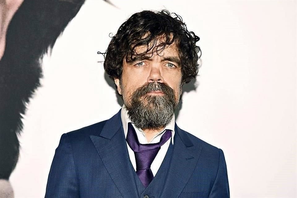  El actor Peter Dinklage y otros acusaron a Disney de traficar con estereotipos al seguir adelante con una película de acción real de Blancanieves, hasta que se reveló que la empresa planeaba sustituir a los siete enanitos por 'criaturas mágicas' creadas digitalmente.