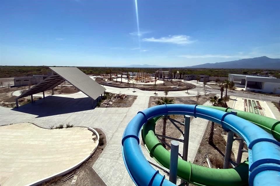 Sin embargo, el parque ubicado en Colonia Industrial, en Sabinas Hidalgo, está abandonado y aún no ha sido entregado.