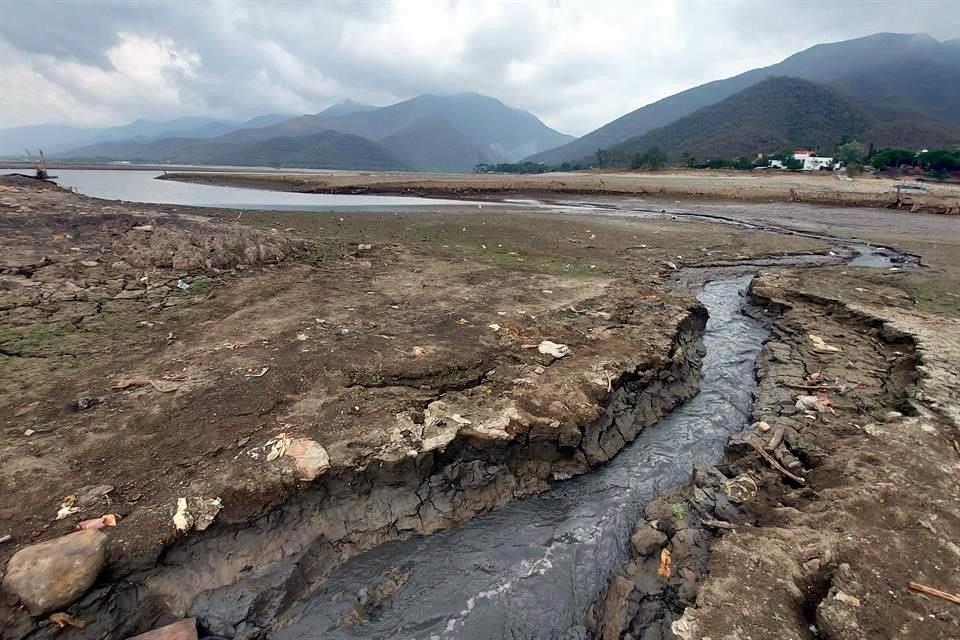 La corriente de agua del Arroyo Escamilla volvió ayer a llegar a la Presa La Boca.