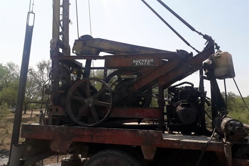 Las autoridades clausuraron pozos irregulares y aseguraron equipo de perforación y extracción.