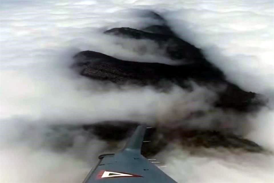 El avión King Air realizó ayer un nuevo vuelo sobre la Sierra de Santiago para bombardear las nubes e incentivar la lluvia.