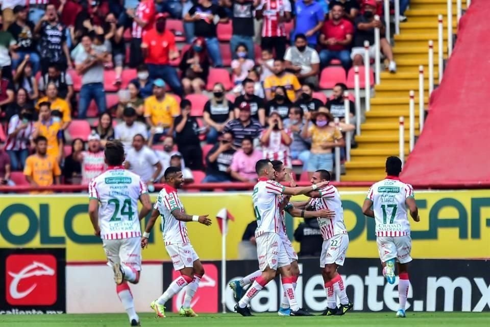 Los Tigres no supieron, otra vez, mantener el liderato general del Clausura 2022 y perdieron 2-0 ante el Necaxa para cederlo nuevamente a Tuzos.