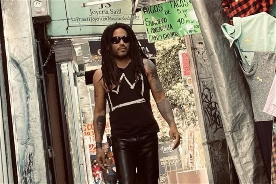 Lenny Kravitz compartió en Twitter que se encuentra en la Ciudad de México, transeúntes lo fotografiaron en la alcaldía Benito Juárez.