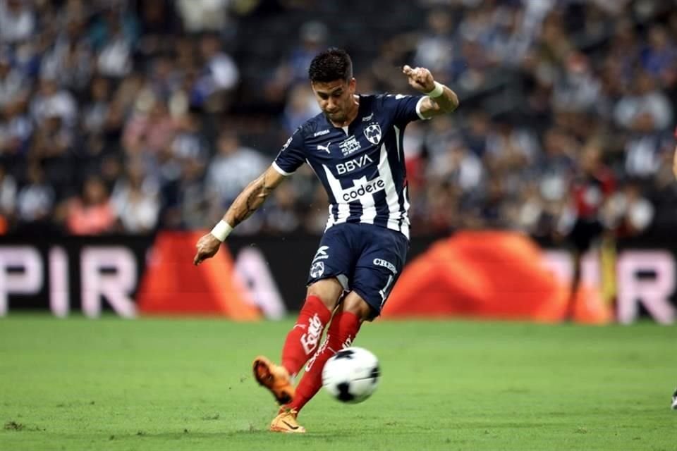 Maxi Meza falló el cuarto penal del torneo para Rayados.