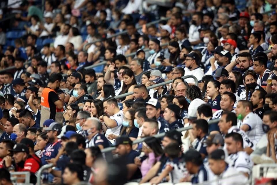 Rayados empató sin goles con Atlas, falló Maxi un penal y el equipo puso en riesgo la Liguilla directa. Checa las imágenes.