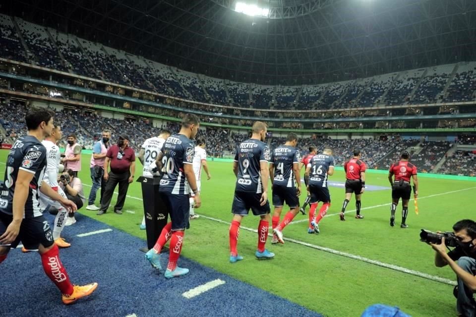 Rayados empató sin goles con Atlas, falló Maxi un penal y el equipo puso en riesgo la Liguilla directa. Checa las imágenes.