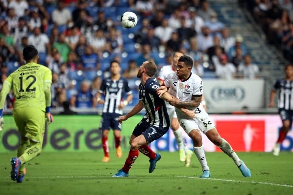 Rayados empató sin goles con Atlas, falló Maxi un penal y el equipo puso en riesgo la Liguilla directa. Checa las imágenes.