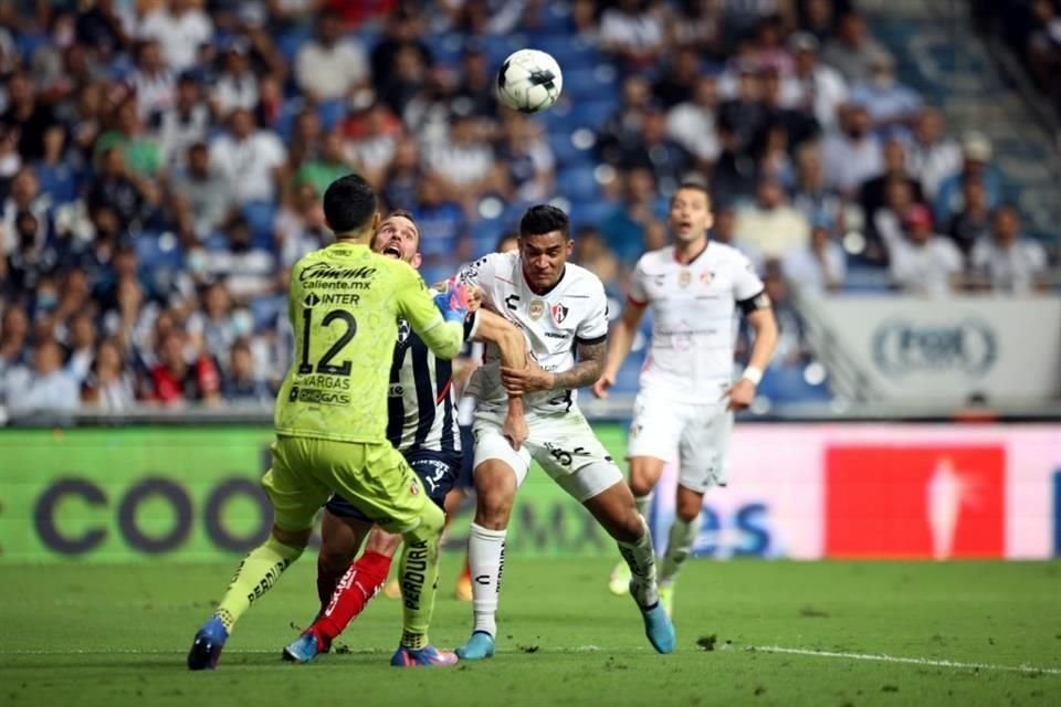 Rayados empató sin goles con Atlas, falló Maxi un penal y el equipo puso en riesgo la Liguilla directa. Checa las imágenes.