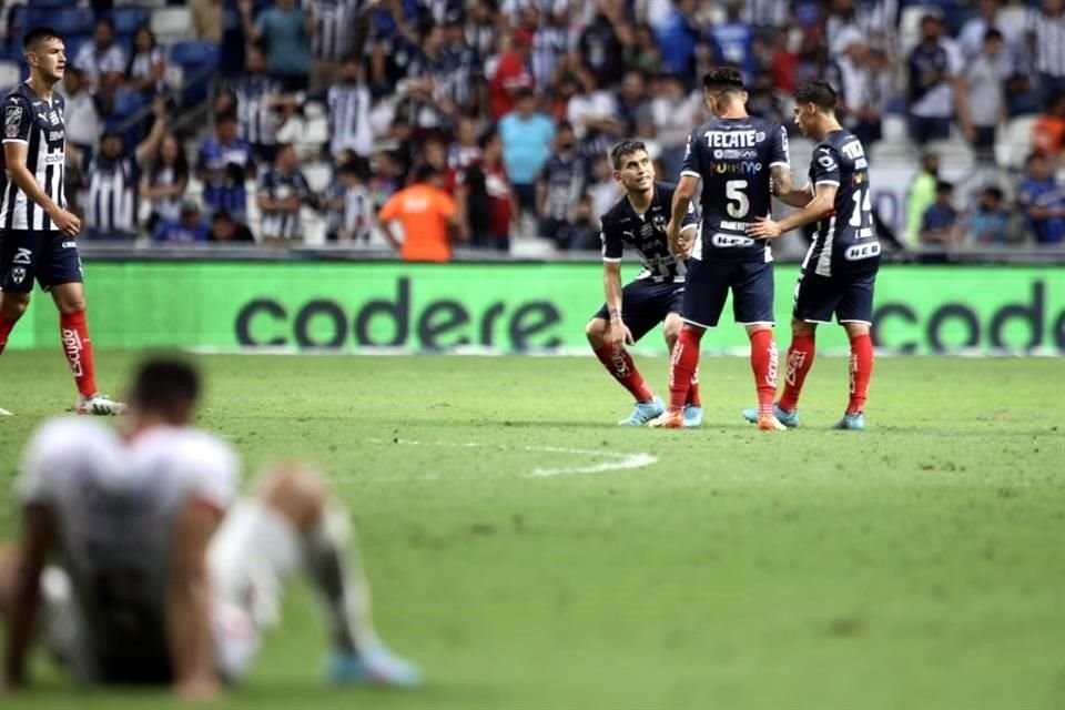 Rayados empató sin goles con Atlas, falló Maxi un penal y el equipo puso en riesgo la Liguilla directa. Checa las imágenes.