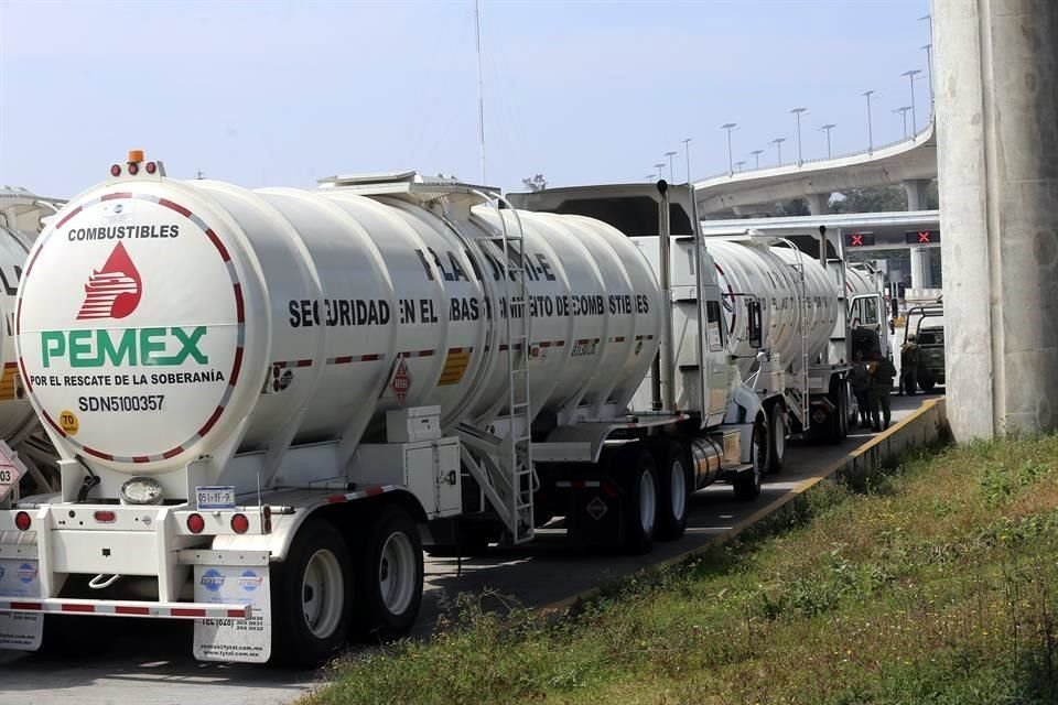Analistas consideraron que la modificación de SHCP beneficia a Pemex. 