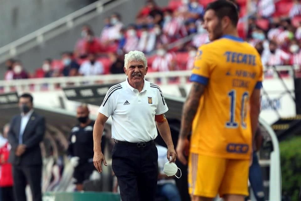 Ricardo 'Tuca' Ferretti no acudió a la conferencia de prensa en Guadalajara.