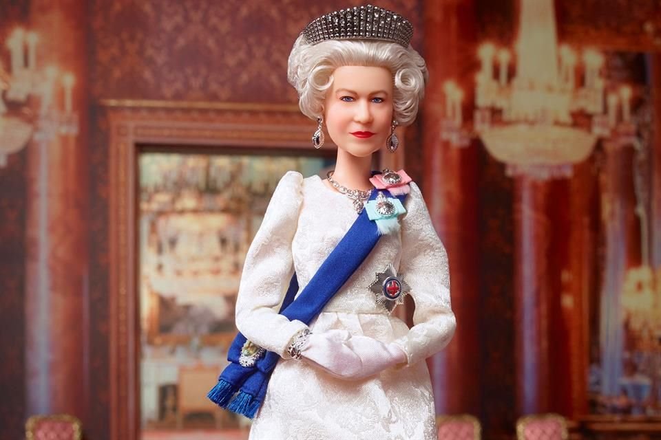 La casa de juguetes Mattel lanzó una muñeca Barbie en homenaje a la Reina más longeva de todo el mundo, Isabel II.